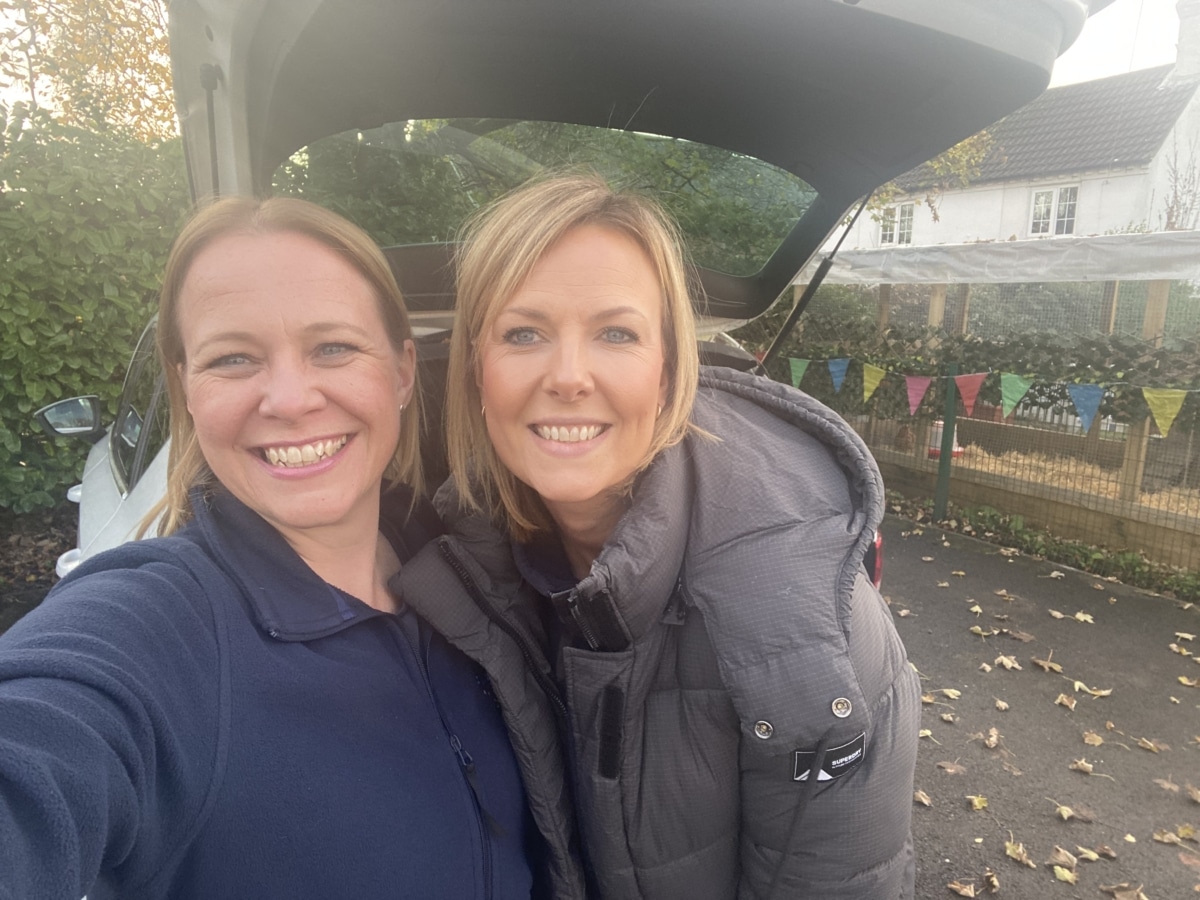 2 ladies with blonde hair smiling